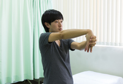 頸部深部筋手首のストレッチング