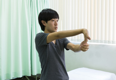 頸部深部筋手首のストレッチング